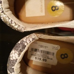 Dolce Vita beige sneaker shoe